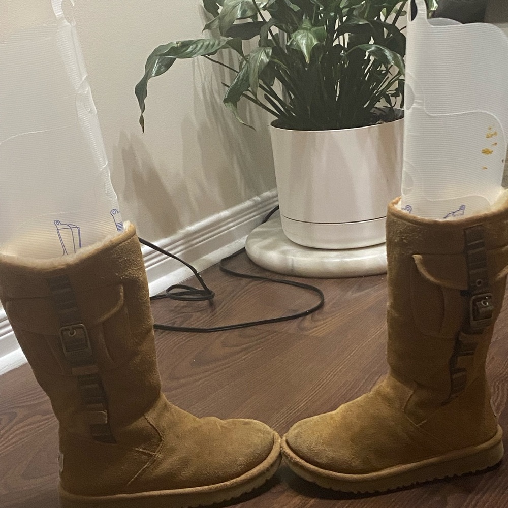 UGG AUSTRALIA Cargo II Boots - Picture 9 of 10